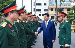 Đồng chí Chủ tịch UBND thành phố Lê Ngọc Châu thăm, chúc Tết cán bộ, chiến sĩ Bộ Chỉ huy quân sự thành phố