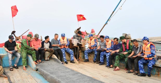 Tuyên truyền pháp luật cho nhân dân, ngư dân đặc khu Bạch Long Vĩ