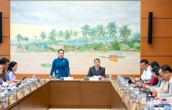 Đoàn đại biểu Quốc hội thành phố Hải Phòng thảo luận ở tổ